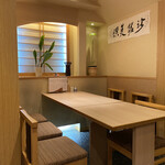 黒さわ - テーブル席