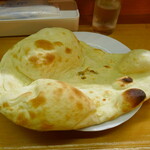 インド料理ダイニングバー ルドリ - プレーンナン290円