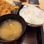 とんかつ和幸 - ご飯と味噌汁です。