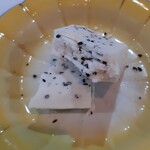 趙の飲茶 888 - 云片糖を半分に割ってみました。