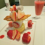 タカノフルーツパーラー - 苺のプレートデザート　苺のジュース