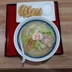 ８番らーめん - 