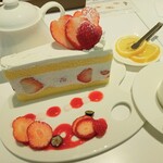 タカノフルーツパーラー - 苺のショートケーキ　紅茶
