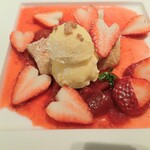 タカノフルーツパーラー - 苺のホットパイ