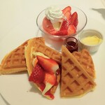 タカノフルーツパーラー - 苺のワッフル