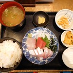 湊川大食堂 - お刺身定食