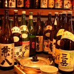 Nikuto Shouchuu To Uisuki Mogura - 焼酎アドバイザーの資格を持つ店主に貴方の好みをお伝え下さい。550種もの中から貴方に合う一杯をご提供します。