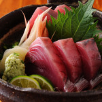 Gokanshinkan Kura - 鰹：※仕入れにより値段が変わります 　鰹は刺身(写真)、タタキ(塩・ちり酢・大葉ぬた)で♪本場、高知の鰹を新鮮な状態でお出しさせていただいております。是非ともお試しください♪