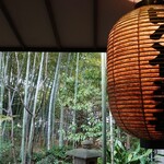 ロペ倶楽部 テラスレストラン - ロペ提灯越しの竹林