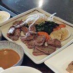 リヨン・ド・リヨン - 薄切り肉と魚のムニエルのコース