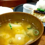 山本のハンバーグ - お味噌汁を見やすく！