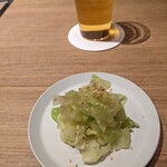 力飯店 - ビールと同時にキャベツナルム