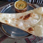 Parathikuresutoran - Ａランチ（税込950円）のナンとカレー