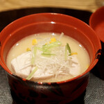 Mochi Duki - ぶり大根の味噌仕立て、白髪ねぎ、三つ葉、ゆず