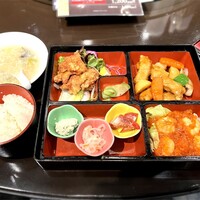 中国料理 青冥 堂島本店 - スペシャルセット（小菜3種、サラダ、海老のチリソース煮、酢豚、若鶏の唐揚げ、ご飯、漬物、スープ、デザート）税込1,500円