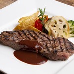 Grilled beef loin with red wine sauce (150g)