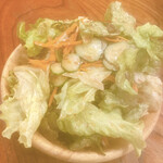 東昌園 - 生野菜（ボヤけは煙）