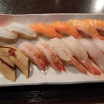 寿司居酒屋 まるがまる - 炙りエンガワ　サーモン　海老　穴子　甘海老　赤エビ　ヒラメ