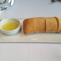 THE COSMOPOLITAN GRILL BAR TERRACE - 自家製フォカッチャ