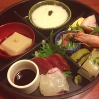 美々卯 本町店 - にぎわい御前
                うどんと蕎麦は食べ放題
                掘りごたつの個室で居心地抜群