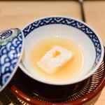 すし 良月 - 蒸したトラフグ白子、鯛の出汁