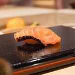 すし 良月 - 鱒の介皮目藁あぶり