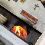 ピッツェリア ダ マッシモ - 薪の火が暖かい。、