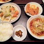 青龍 - 夜の定食／おかず2品＋ミニラーメン＋ご飯＋お漬物