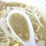 Chuuka Soba Dan - スープは背脂のコク、ニボニボしい旨味、絶妙な塩気が交差してウマー！