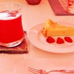 ウィンドー - 「チーズケーキ＆トマトジュース」アップ状態です(2013/6/27UP)