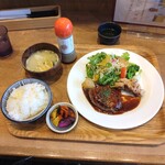 いっかく食堂 - ハンバーグ&唐揚げ定食