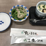 梅丘寿司の美登利総本店 - 美登利寿司といえば！のかにみそサラダと茶碗蒸し。