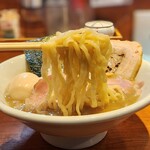 焼きあご煮干しらぁめん はなかぜ - 中太ちぢれ麺旨い