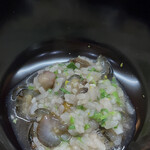 一本杉 川嶋 - 七草ナマコ粥　七草もナマコもさっき取ってきたばかりの新鮮な物　ナマコのムチッとした食感がたまりません　　精米仕立てのコシヒカリは大将自ら作った棚田米　味付けはお出汁と柚子のみ