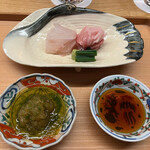 一本杉 川嶋 - 右　大将が作った土佐醤油　　左　ポン酢←コレがまたうまいからこの後ちびちび楽しみました