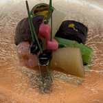 一本杉 川嶋 - スダチ釜　焼きわた塩辛　澤野牛蒡の７日炊き　能登115椎茸　辛子ビール大根　かつお菜　カズノコ　赤カブの酢漬け　黒豆　甘エビの昆布締め