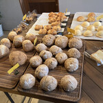 パンの店ベルツ - 朝なのでまだ種類少ないです（＾ω＾）