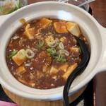 Chuugoku Ryouriroka - ・「Cセット 土鍋四川麻婆豆腐＋カキフライ＋ライス(¥880)」の土鍋四川麻婆豆腐。