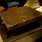 和風肉料理屋 弁慶 - 自慢の富士山の溶岩プレート