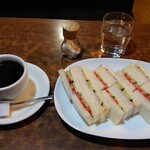 MY WAY - ブレンドコーヒー430円 野菜サンド520円