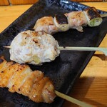 三蔵 - かわ350円大王軟骨入りつくね350円ねぎま350円