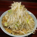 ラーメン 大高山 - 大高山らーめん(味噌)(中盛)＋野菜(70円)、ニンニク少し、生姜、アブラ 