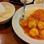 隆昌飯店 - エビチリソース炒飯、ワンタンスープ