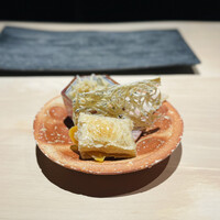 鮨 梢 - からすみ玄米餅
                      静岡たたみいわし
                      ちりめん山椒
                      鯨のベーコン