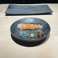 鮨 梢 - 羽幌 牡丹海老刺し
                    玉子塩漬け
                    静岡杉山農園わさび
                    焼殻入海老味噌