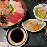 ニュー佳楽 - ランチ 海鮮丼