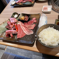 近江うし 焼肉 にくTATSU 青山本店 - 