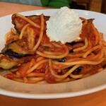 トラットリア グランボッカ - 揚げ茄子と自家製リコッタチーズのトマトソーススパゲティ