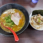 きのした屋。チュウカヤ - ランチのＢセット（カレーらーめん＆ミニチャーシュー丼）