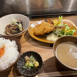 Uokushi Sakurasaku - サバの黒煮とアジフライ
